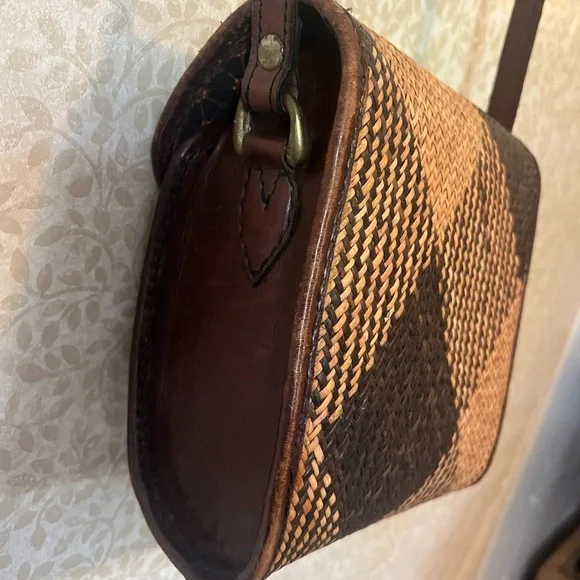 Vintage Indonesian crossbody - Picture 7 of 13